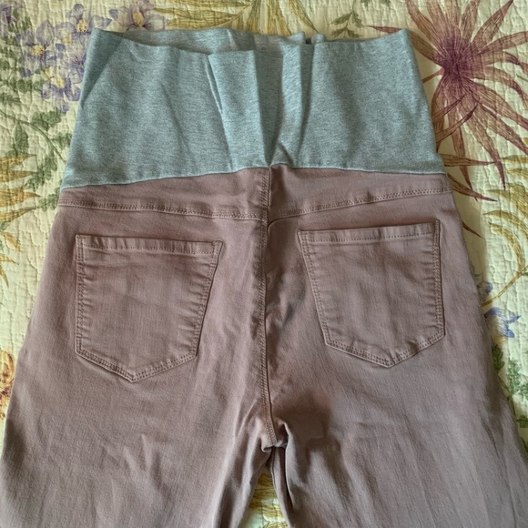 🔥 2/$50 🔥 Thyme Maternity Jeans - Picture 3 of 4